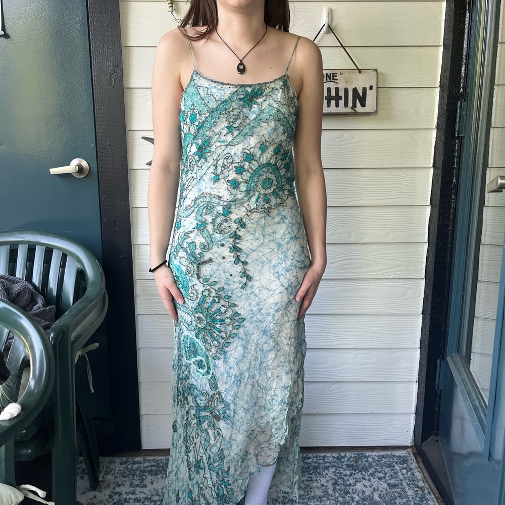 Elegant Green Patterned Dress - Picture 9 of 9
